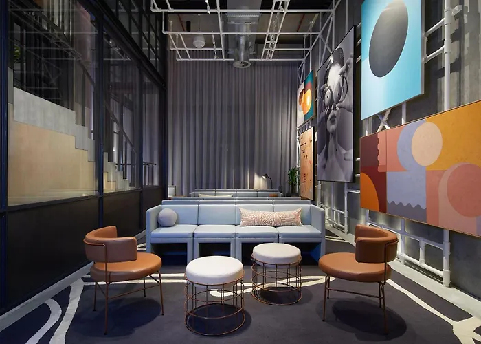 Moxy Sydney Airport Hotel